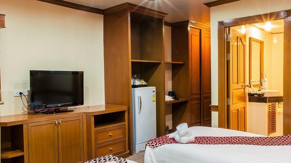 Oyo 796 Paradise Sukhumvit Hotel Бангкок Экстерьер фото