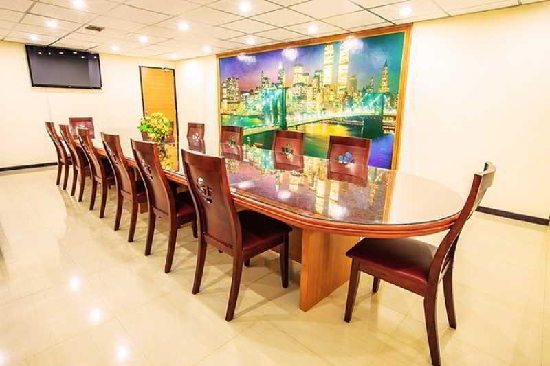 Oyo 796 Paradise Sukhumvit Hotel Бангкок Экстерьер фото