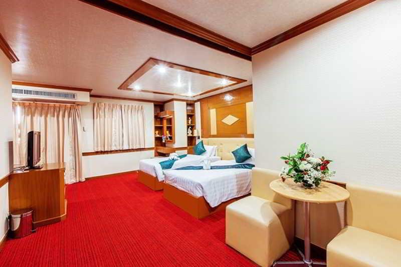 Oyo 796 Paradise Sukhumvit Hotel Бангкок Экстерьер фото