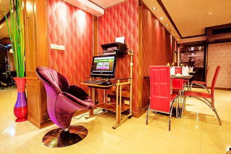 Oyo 796 Paradise Sukhumvit Hotel Бангкок Экстерьер фото