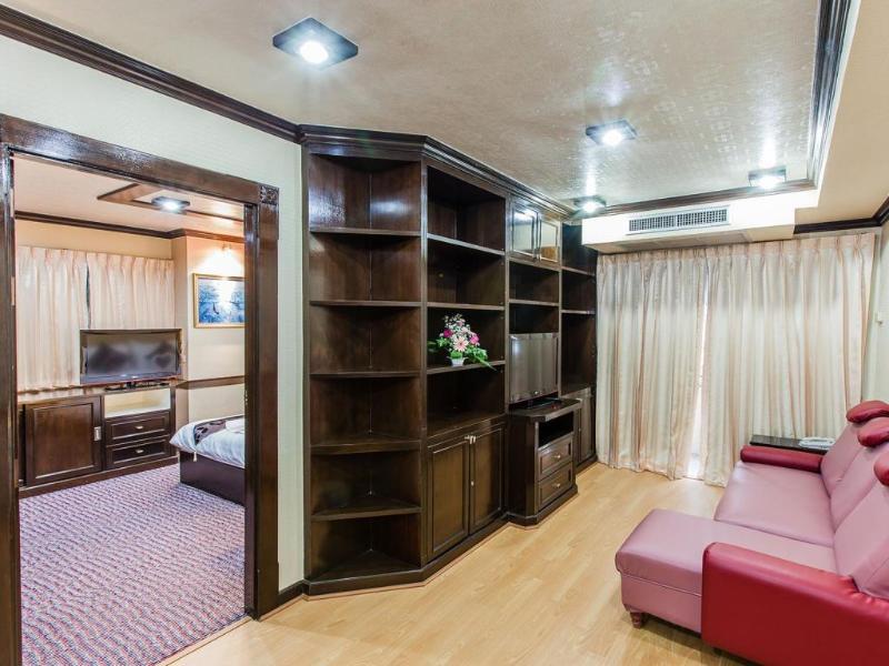 Oyo 796 Paradise Sukhumvit Hotel Бангкок Экстерьер фото