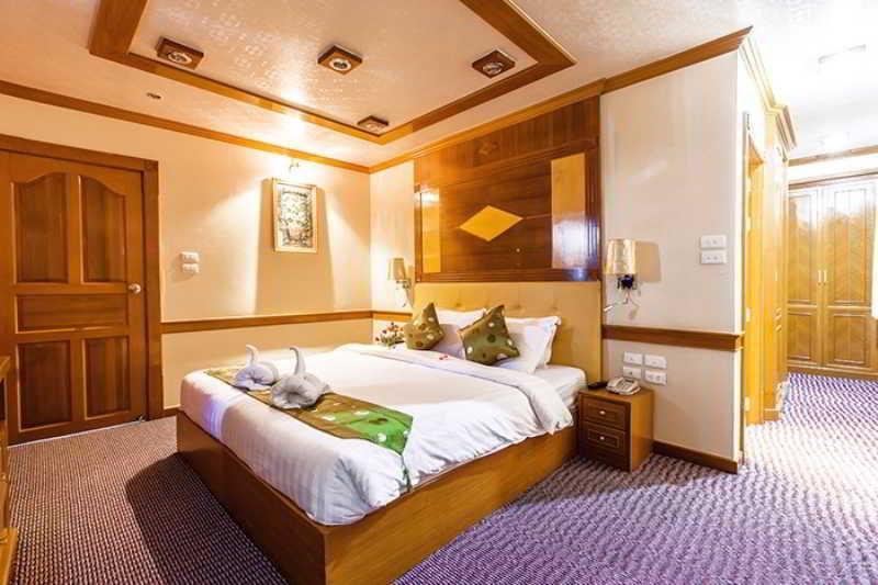 Oyo 796 Paradise Sukhumvit Hotel Бангкок Экстерьер фото