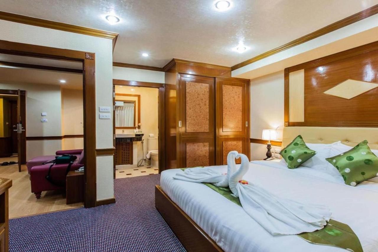 Oyo 796 Paradise Sukhumvit Hotel Бангкок Экстерьер фото