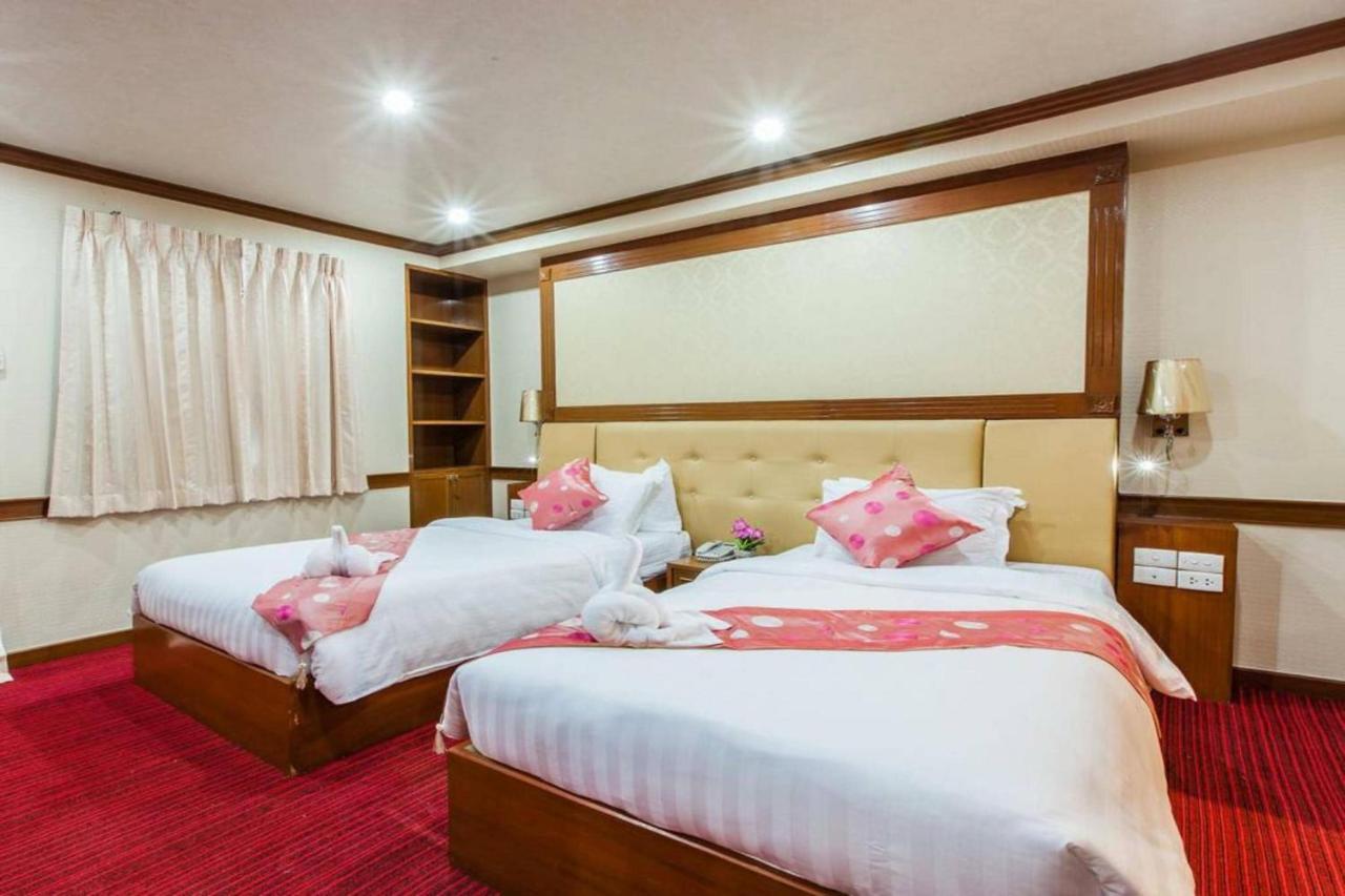 Oyo 796 Paradise Sukhumvit Hotel Бангкок Экстерьер фото