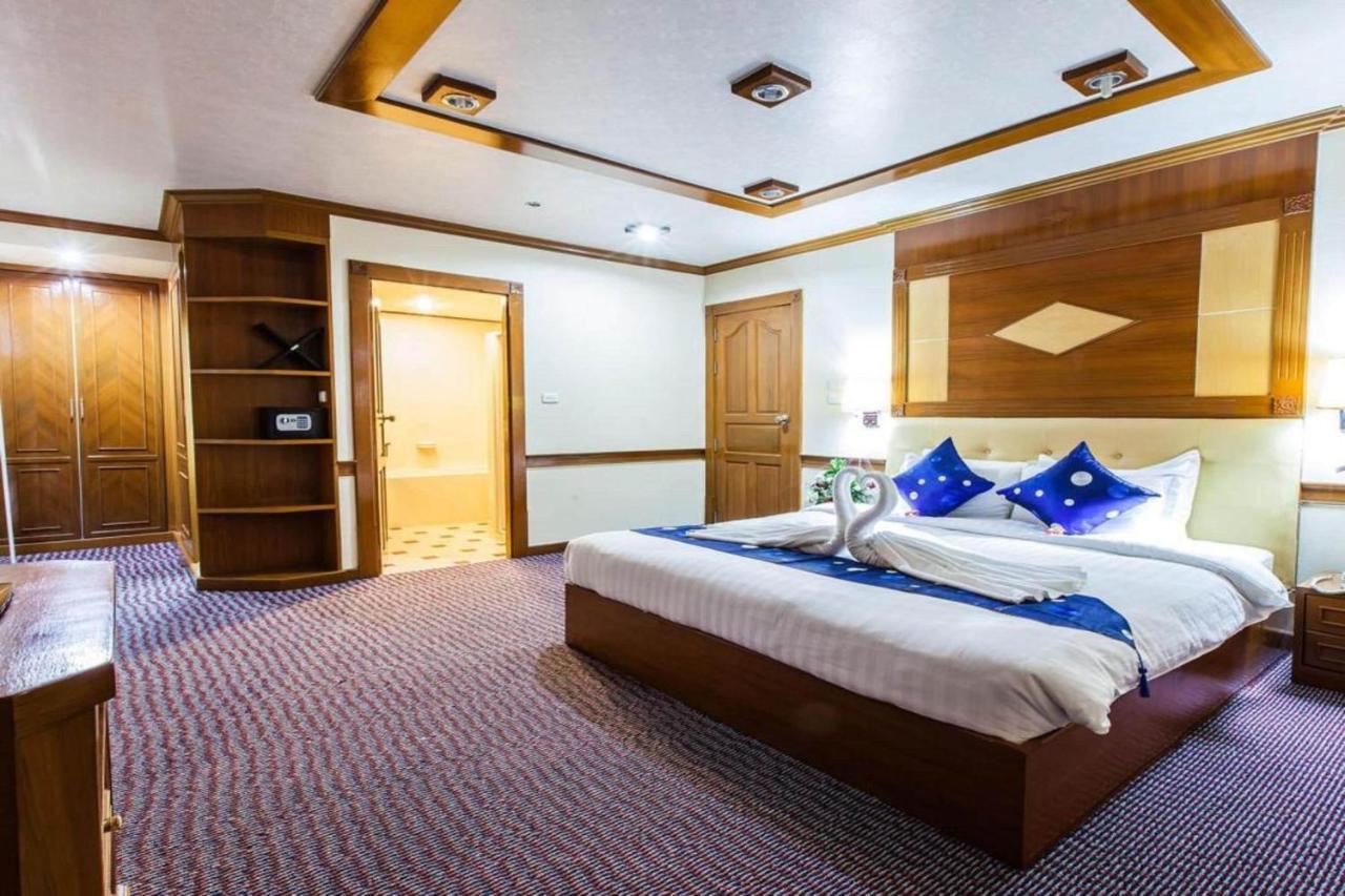 Oyo 796 Paradise Sukhumvit Hotel Бангкок Экстерьер фото
