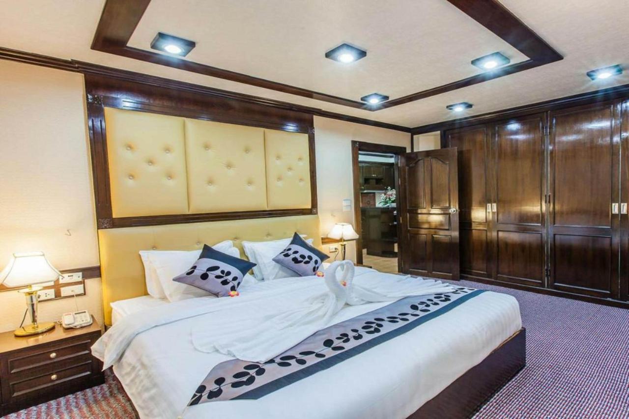 Oyo 796 Paradise Sukhumvit Hotel Бангкок Экстерьер фото