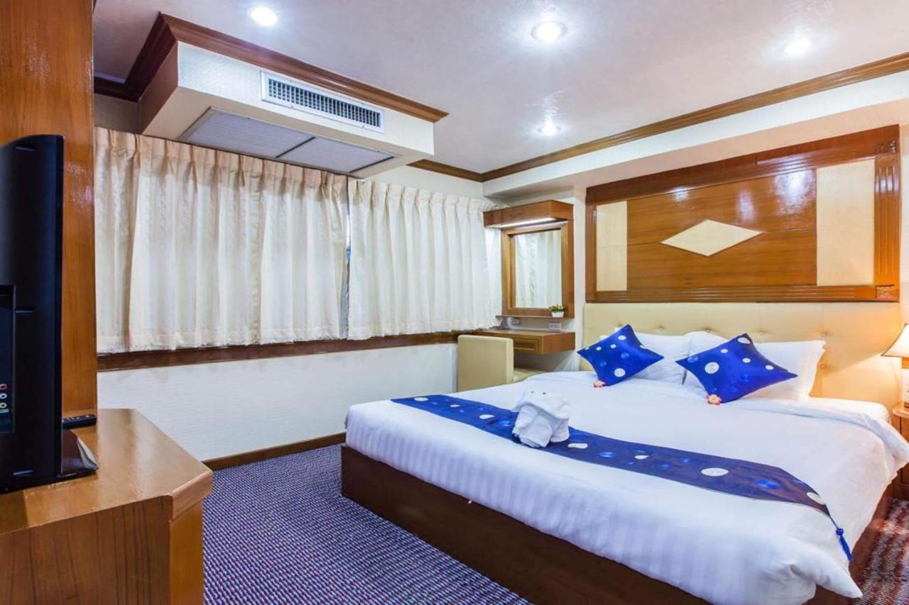 Oyo 796 Paradise Sukhumvit Hotel Бангкок Экстерьер фото