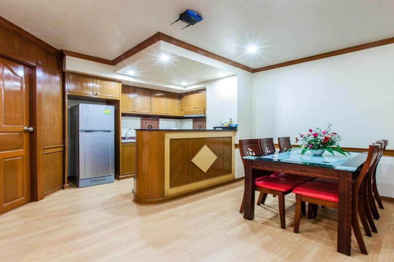 Oyo 796 Paradise Sukhumvit Hotel Бангкок Экстерьер фото
