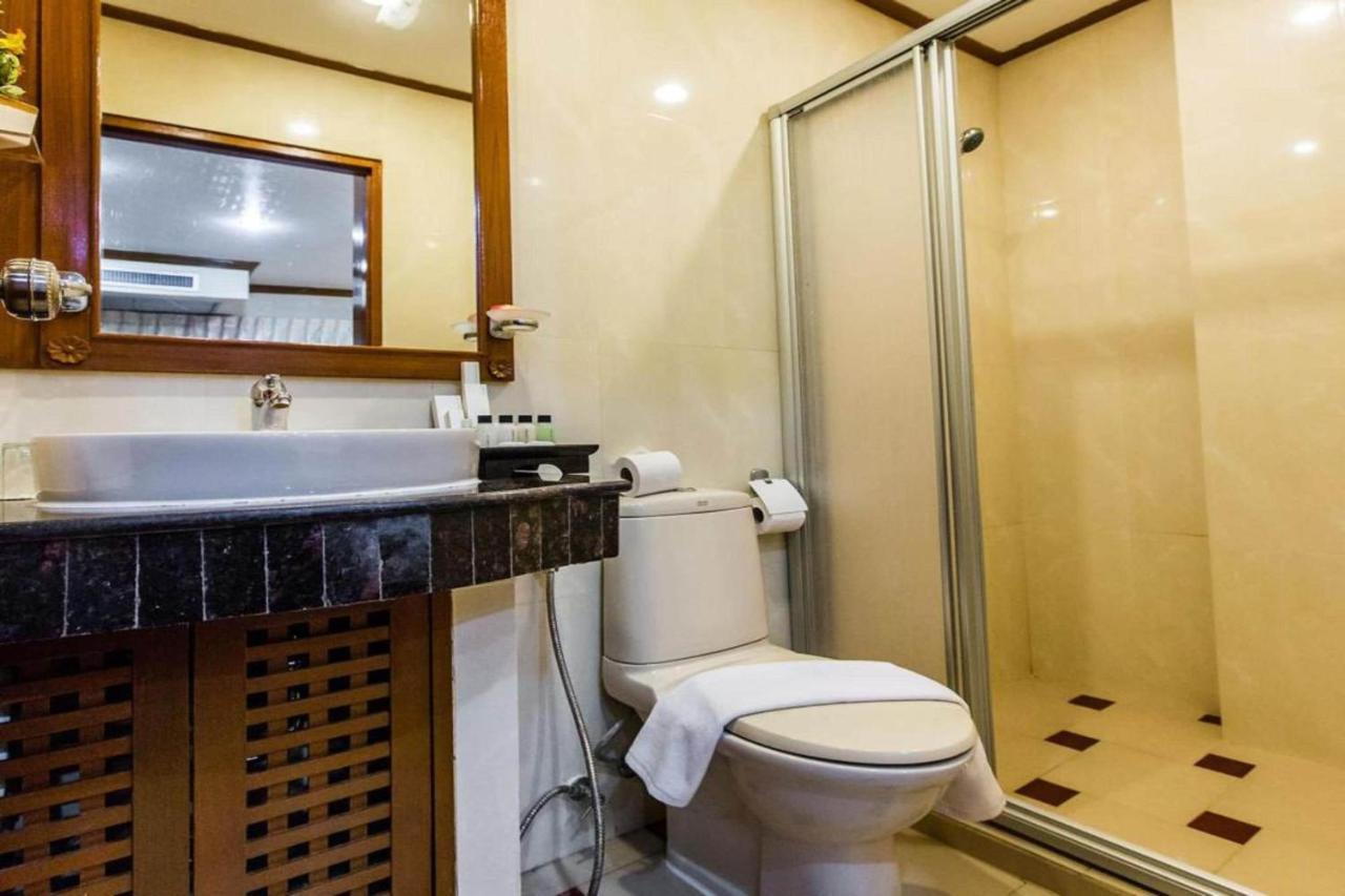 Oyo 796 Paradise Sukhumvit Hotel Бангкок Экстерьер фото