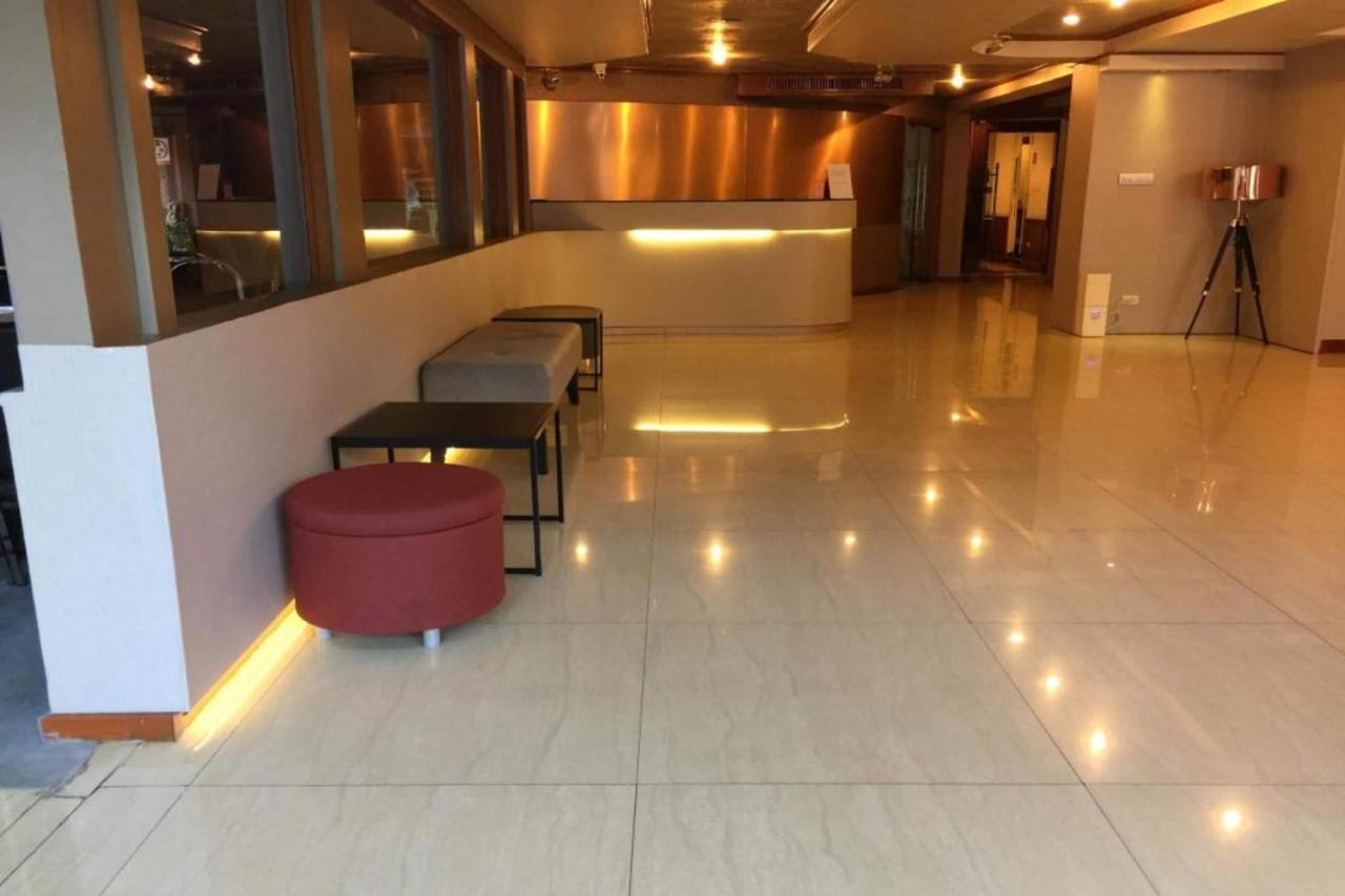 Oyo 796 Paradise Sukhumvit Hotel Бангкок Экстерьер фото