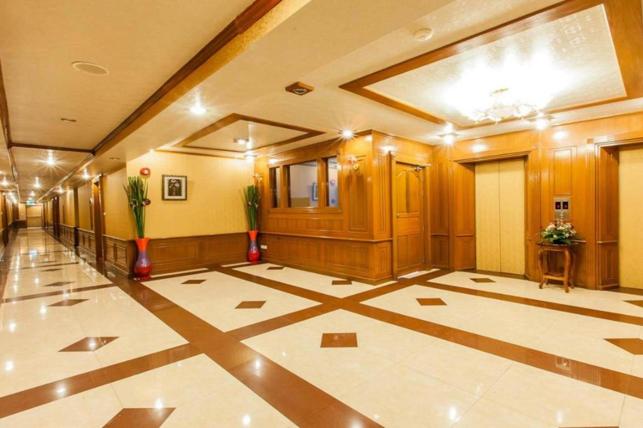 Oyo 796 Paradise Sukhumvit Hotel Бангкок Экстерьер фото