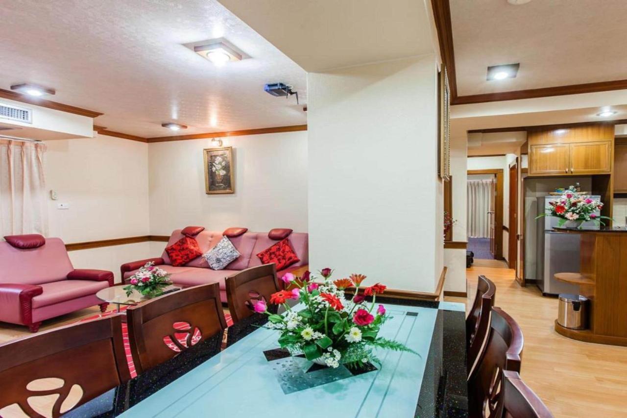 Oyo 796 Paradise Sukhumvit Hotel Бангкок Экстерьер фото