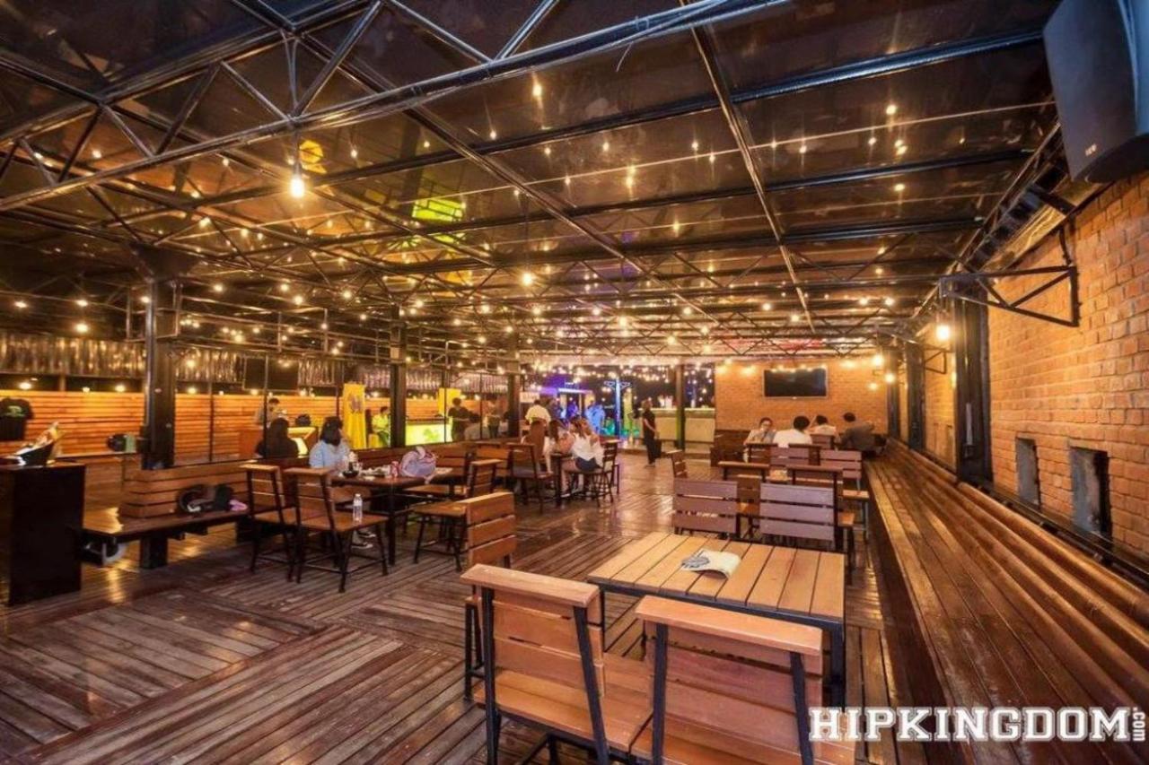 Oyo 796 Paradise Sukhumvit Hotel Бангкок Экстерьер фото